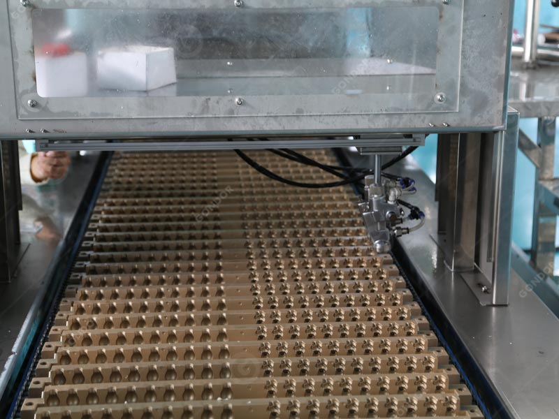 Food-grade gummy bear machine with non-stick molds for easy demolding