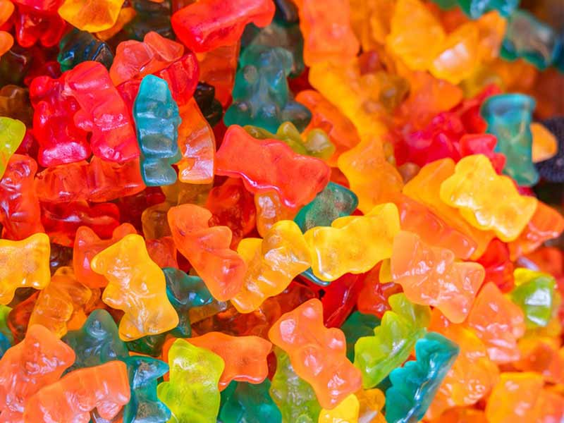 Cost-effective gummy mold machine with replaceable mold sets for versatility
