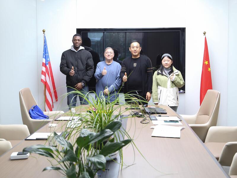 Gondor's Pakistani customer purchased a desktop candy depositing machine.