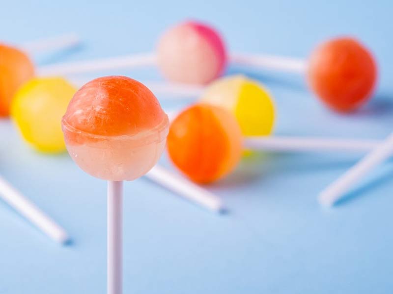 Healthy lollipop recipe with fresh fruit puree (strawberry, lemon)