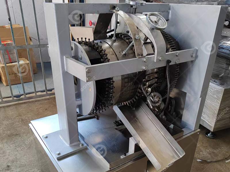 Small lollipop making machine with silicone lollipop molds